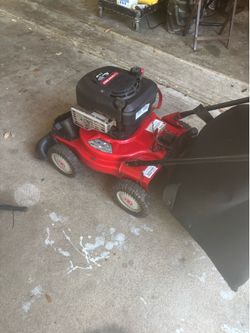 Vaccum leaves machine