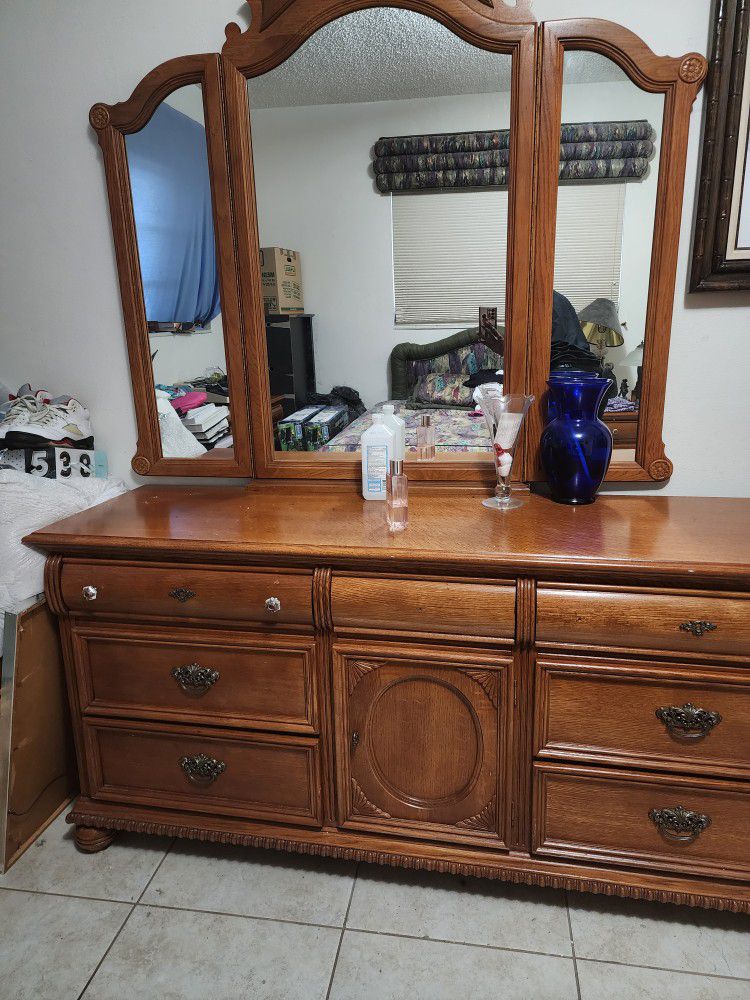 WOOD DRESSER AND 1 NIGHT STAND