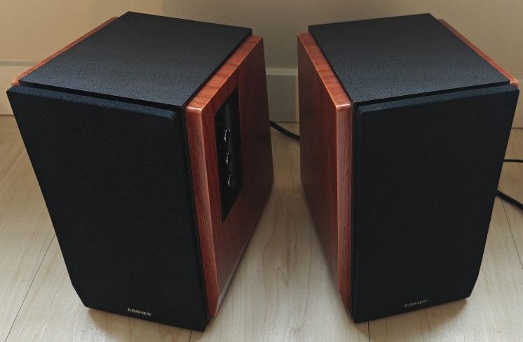 Edifier R1700BT Speakers