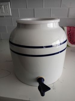 Ceramic water dispenser