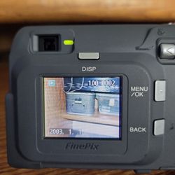 Fujifilm FinePix A Series A205 2.0MP Digital Camera Color Silver New Open Box 