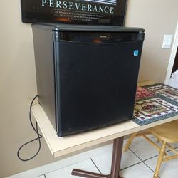 Small Refrigerator For Sale Clean Inside And Out  20" Inches Height 18" Inches Long 18" Inches Depth  Good Working Conditions $25