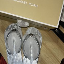 NWT Michael Kors Flip Flops 6