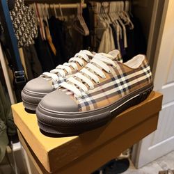 Burberry Shoes Black Bottoms