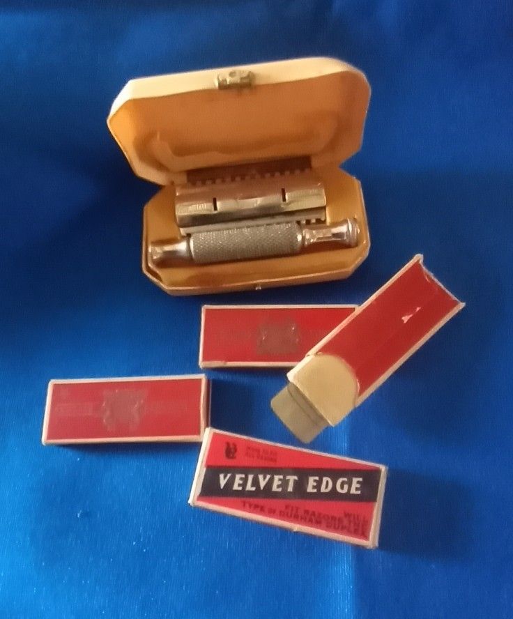 Durham Duplex Razor In Celluloid Box With Blades