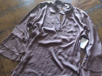 Bell arm flowy flight top in mauve-brown color