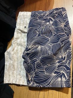 2 men shorts large