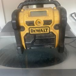 Radio Dewalt Solo Auxiliar Y Radio