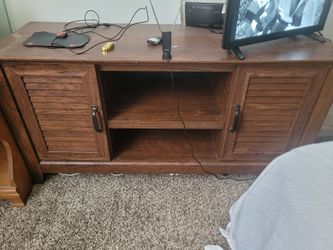 Soli wood TV stand