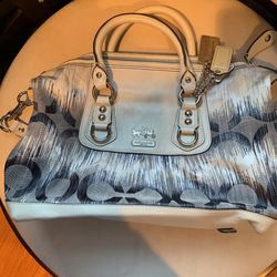 Brand new Coach Purse 100% authentic Color Silver/Black