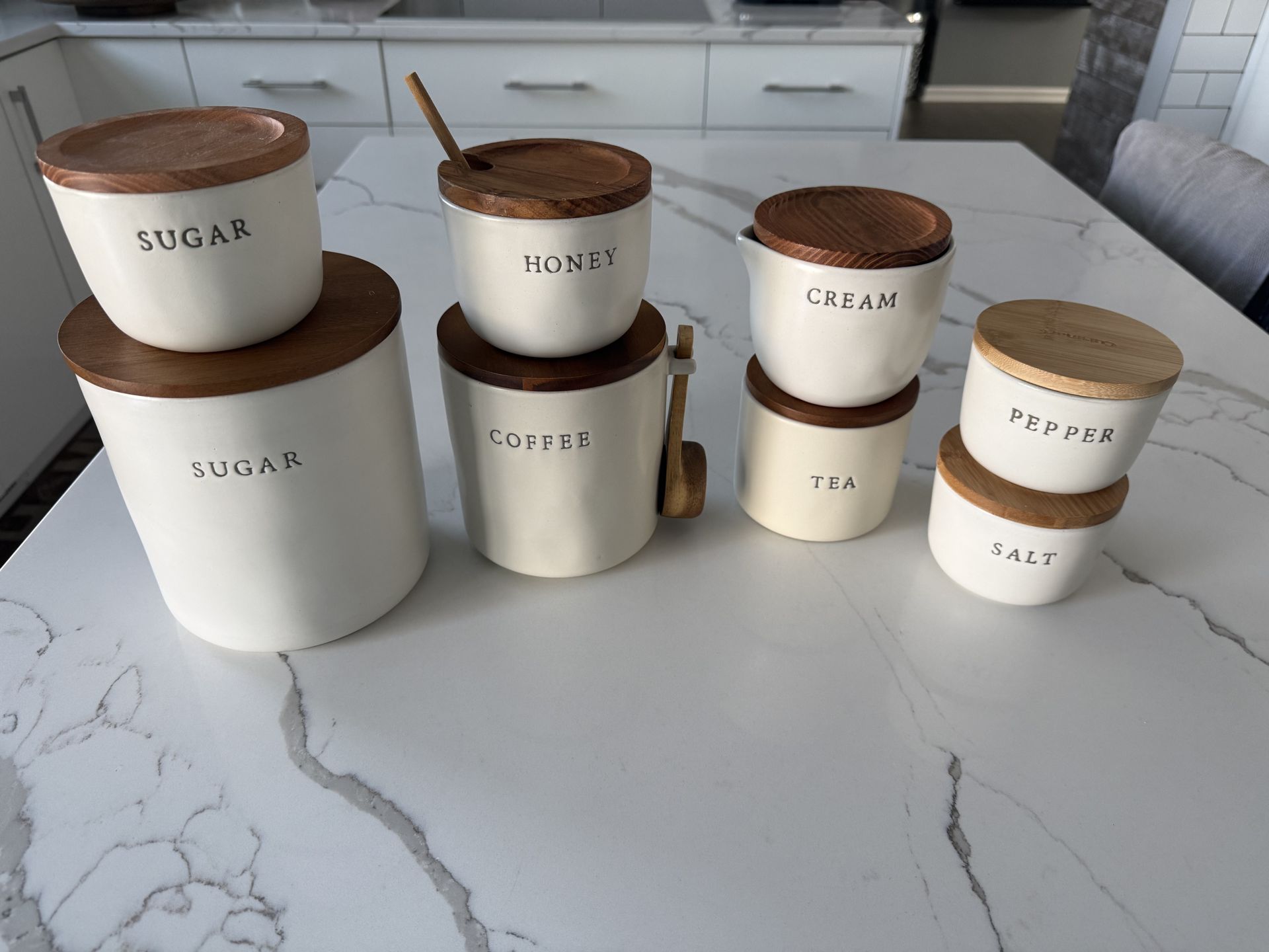 Kitchen set of 8 pieces