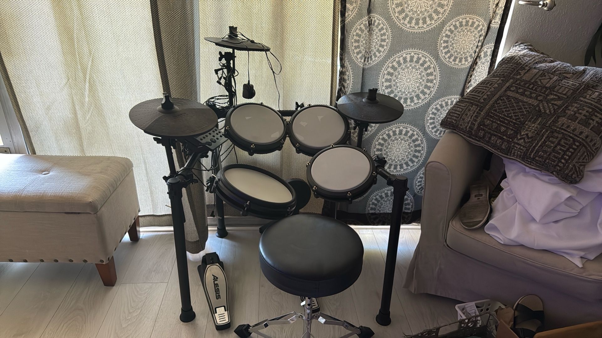 Alesia Nitro Max w/ Throne