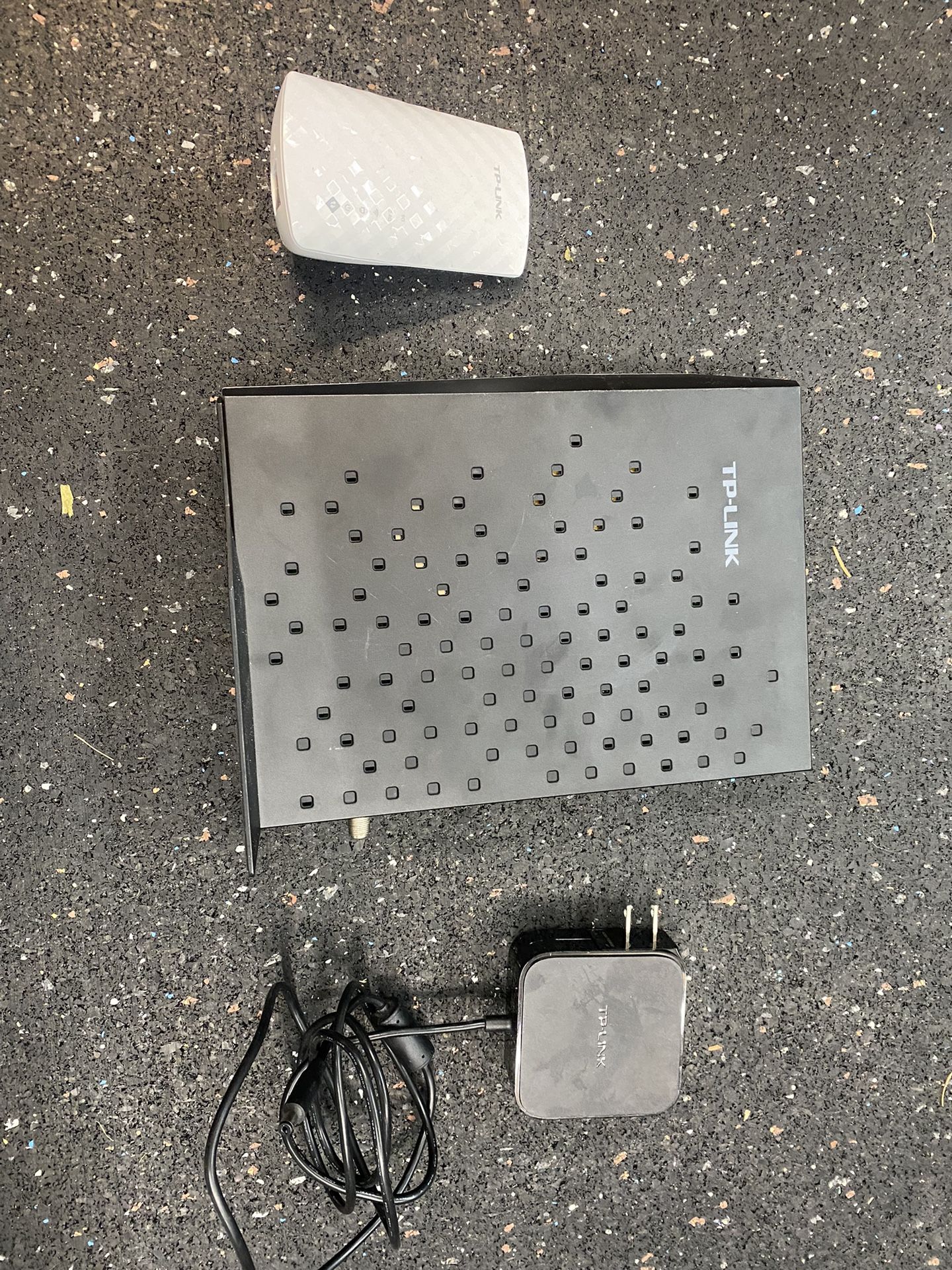 TP Link Cable Modem And Router With Extender