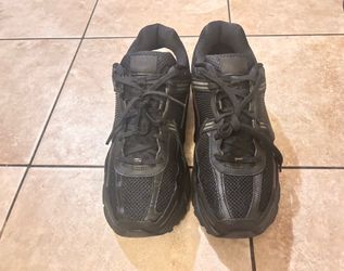 Nike zoom  vomero 5’s PRICE NEGOTIABLE TRYING TO SELL IMMEDIATELY