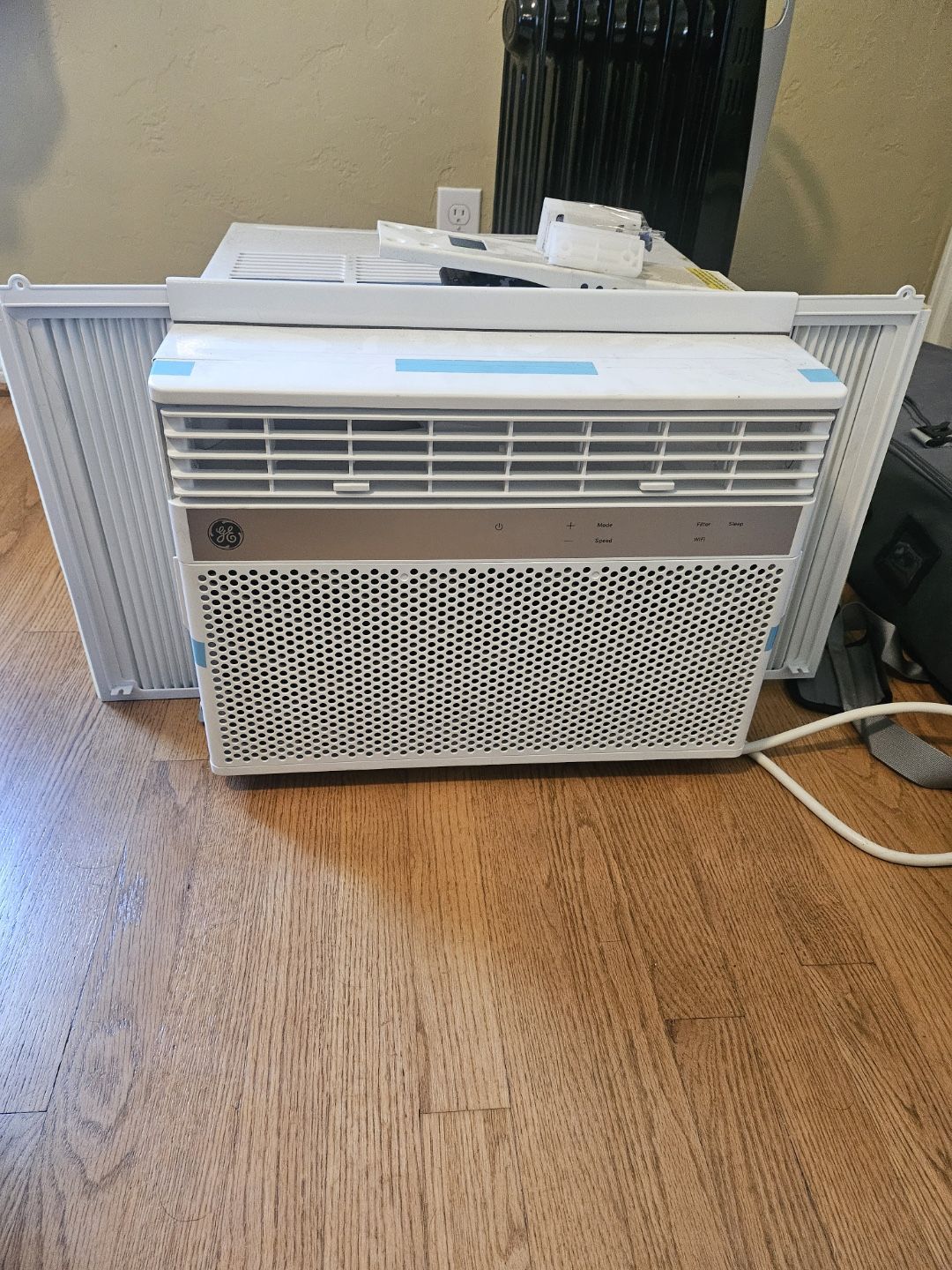 GE Window Unit AC w/ Remote Control