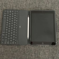 iPad/Apple Pencil/Apple Keyboard