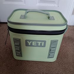 YETI Hopper Flip 8 Soft Cooler(NEW w/ Tags)