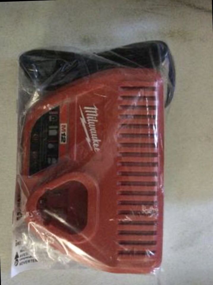 NEW Genuine Milwaukee 48-59-2401 M12 12V Lithium Ion Battery Charger 12 Volt