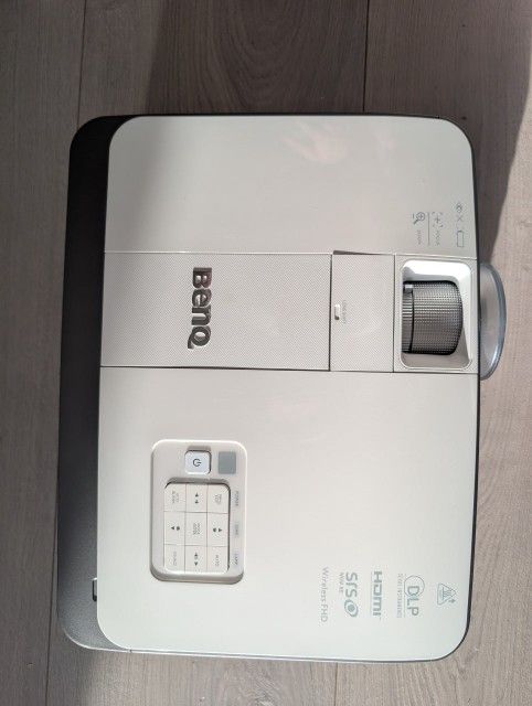 BenQ W1500 Projector