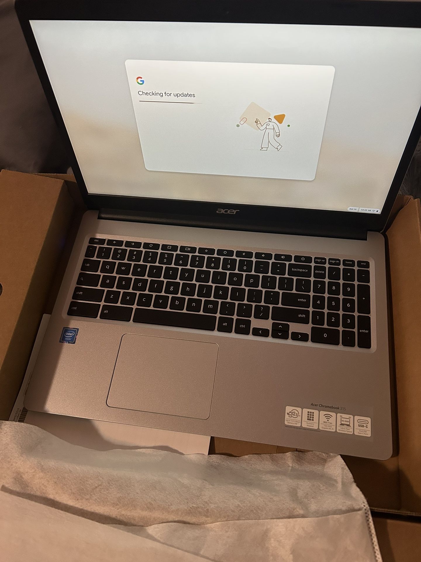 Brand New Acer Chromebook & Case + Mouse