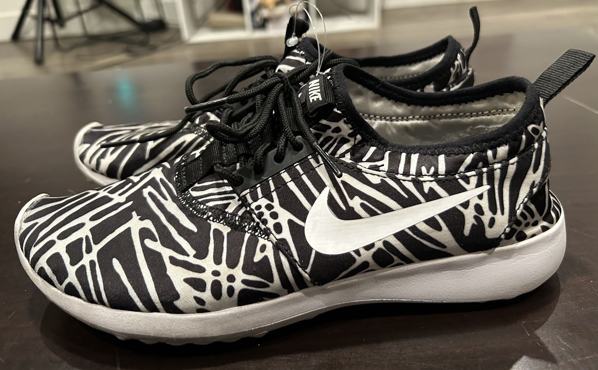 RARE NIKE Womens Zebra Print Sportswear Shoe Sz 5