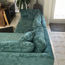 NEW LOVEBIRD SECTIONAL 