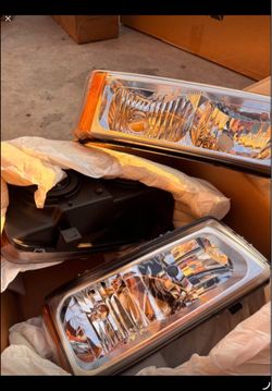 HEADLIGHTS 2003 -2006 Chevy Silverado 1500,2500,3500