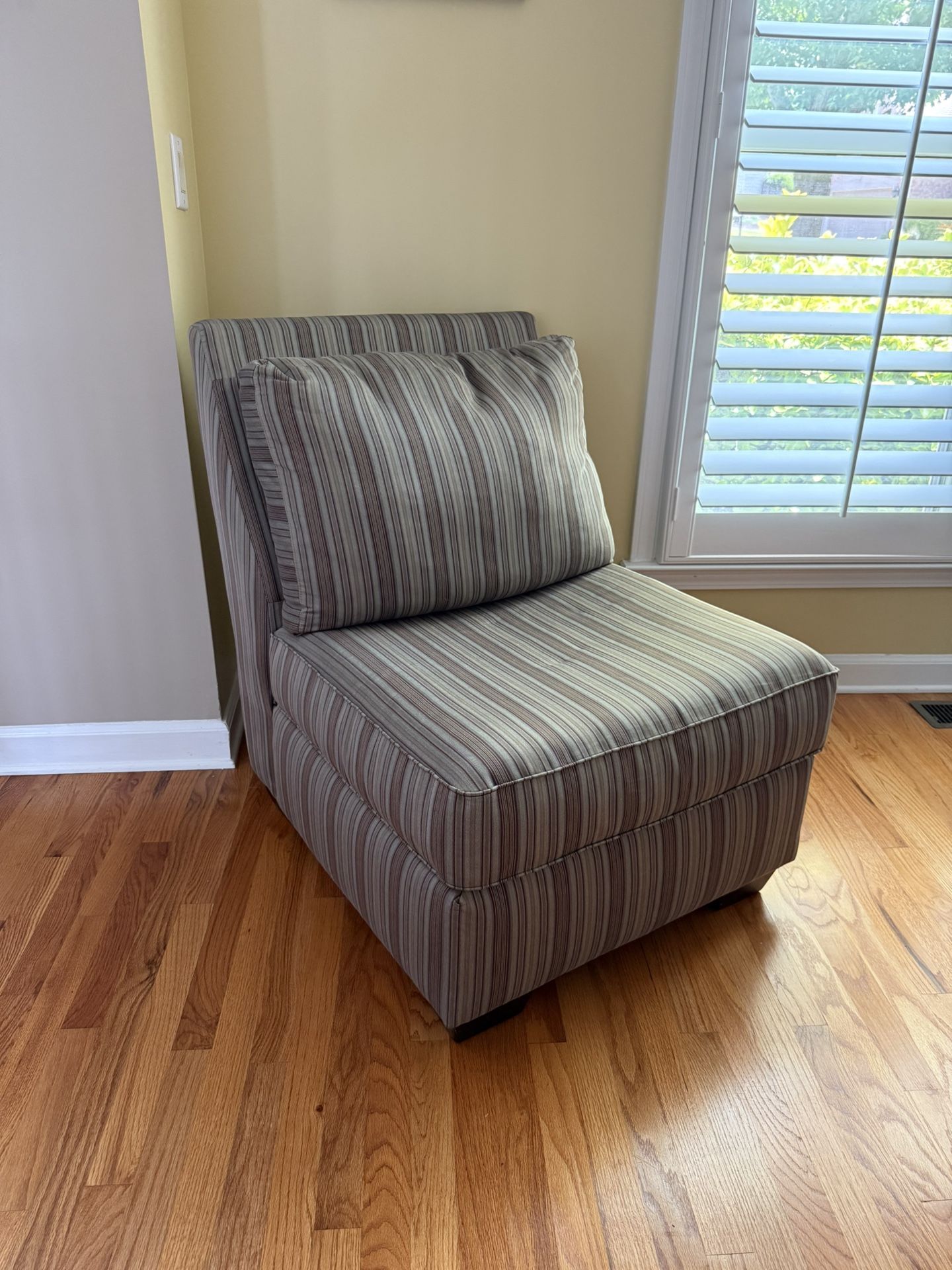Accent Armless Chair - EXCELLENT condition! 