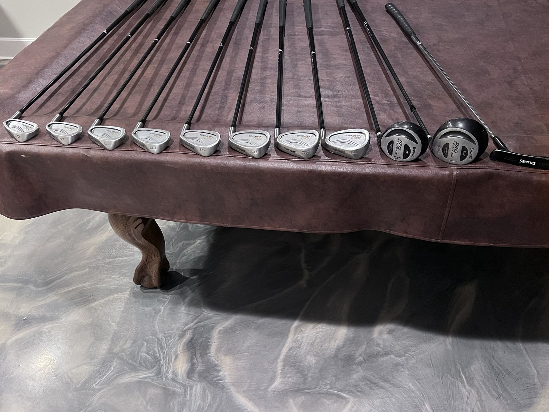 Complete SetSpalding Pro Response 3 P Putter And Drivers