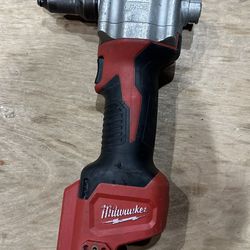 Milwaukee M12 12-Volt Lithium-Ion Cordless Rivet Tool (Tool-Only)