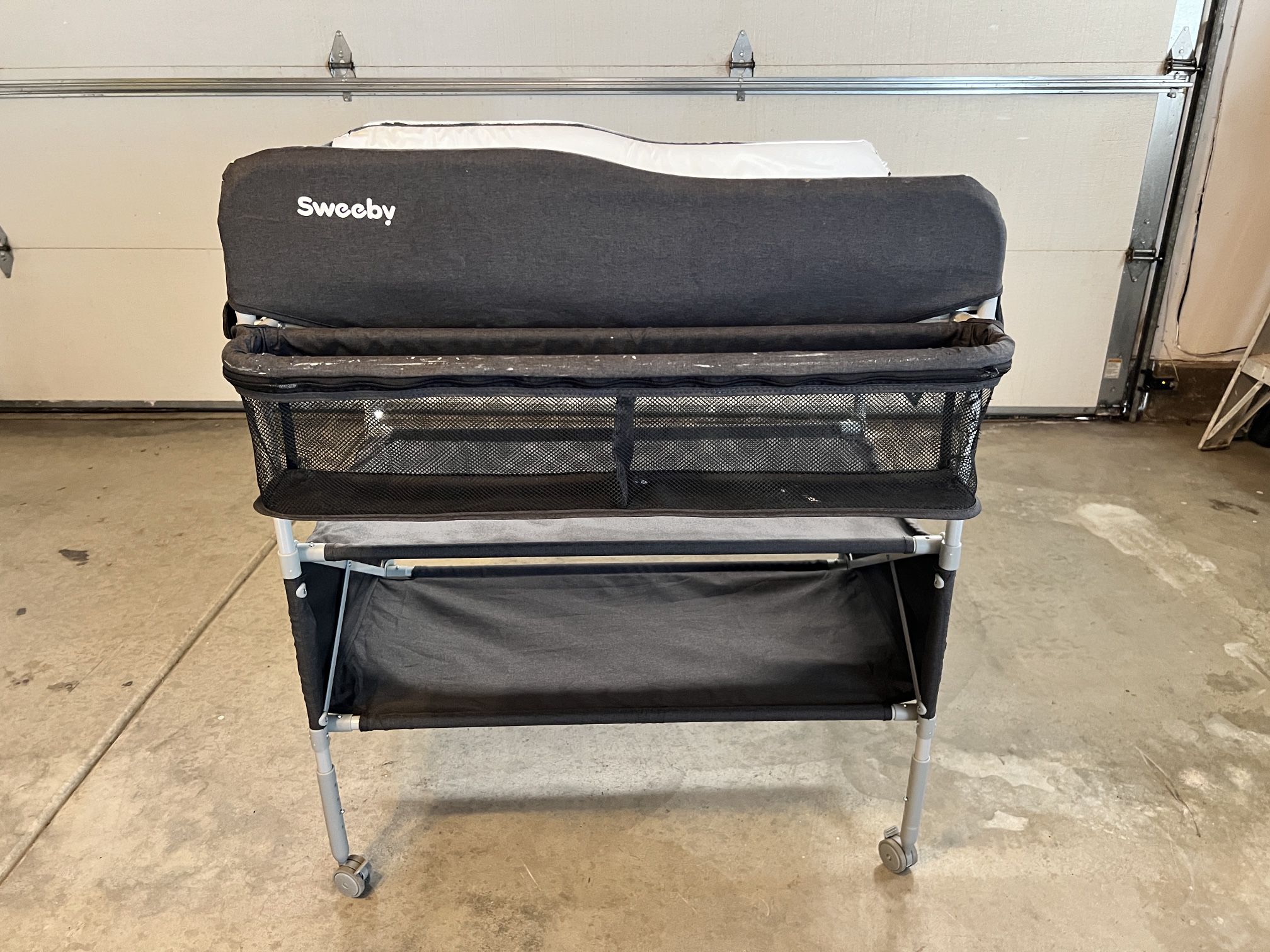 Sweeby Portable Baby Changing Table