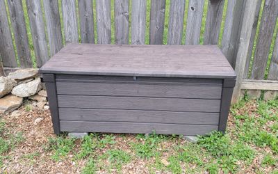 Outdoor storage box
