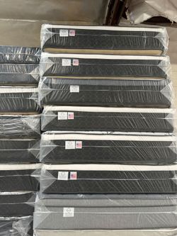 Full Size Mattress Pillow Top 12"    new Mattress in a plastic sealed