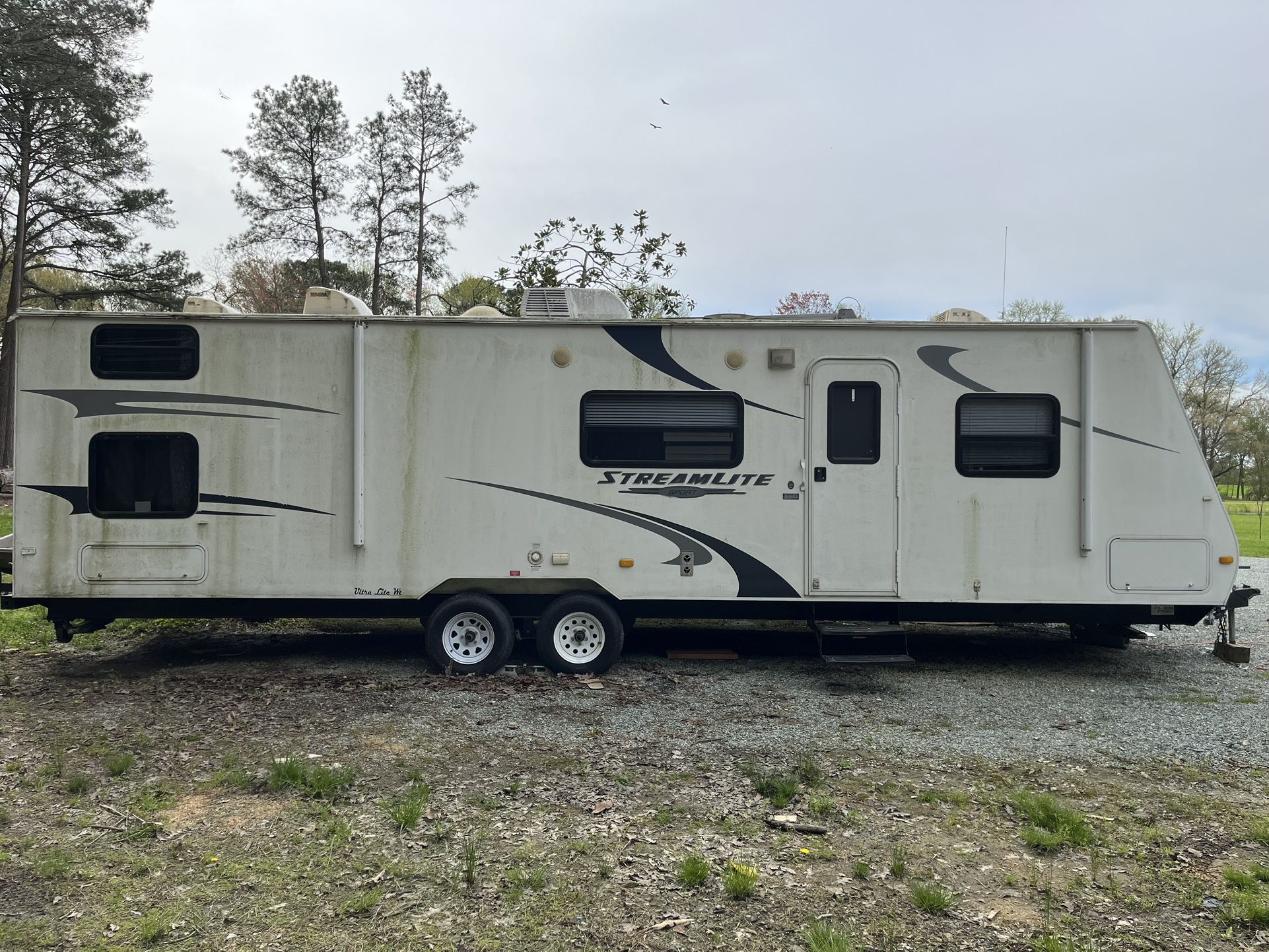 32’ Streamlite Sport Camper