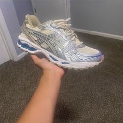 ASICS size 8 with box  sneakers, running shoes, athletic, trainers, sport style, cushioned, reflective, mesh, breathable, white