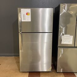 Stainless Steel GE Top Freezer Refrigerator 21.9 Cubic Ft.💢💢