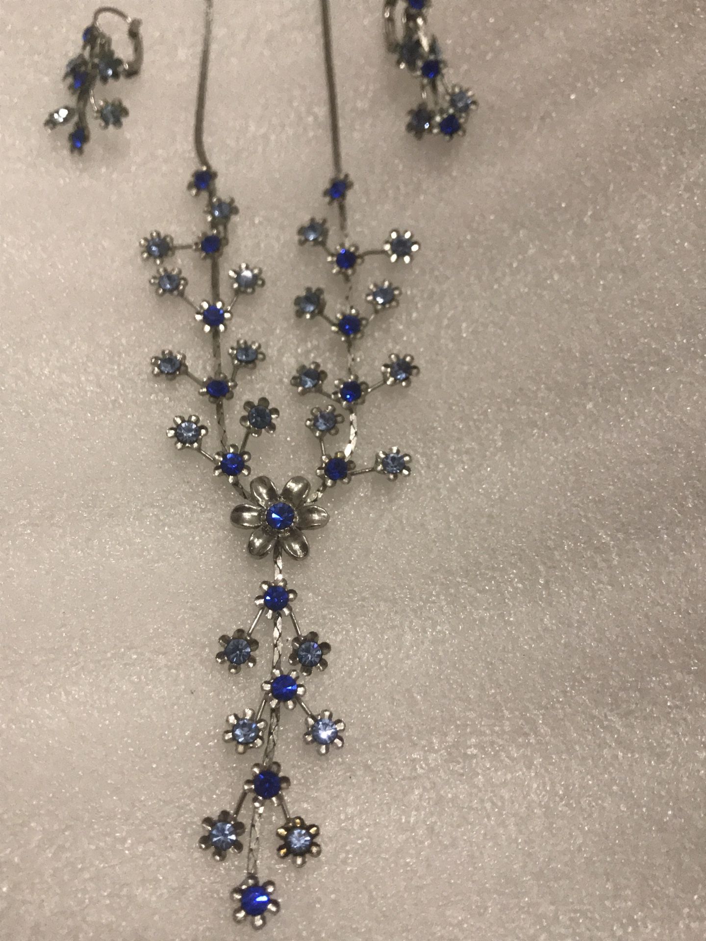 Beautiful crystal necklace set