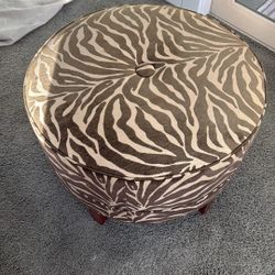 Ethan Allen 26” Ottoman - Like new