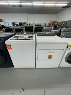 New Whirlpool Set 4.5 Cu Ft Capacity and Electric 220v Dryer