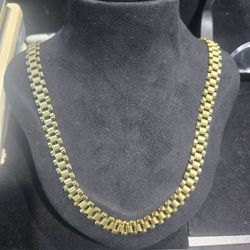 10K Gold Jubilee Style Necklace 23" 31.9g