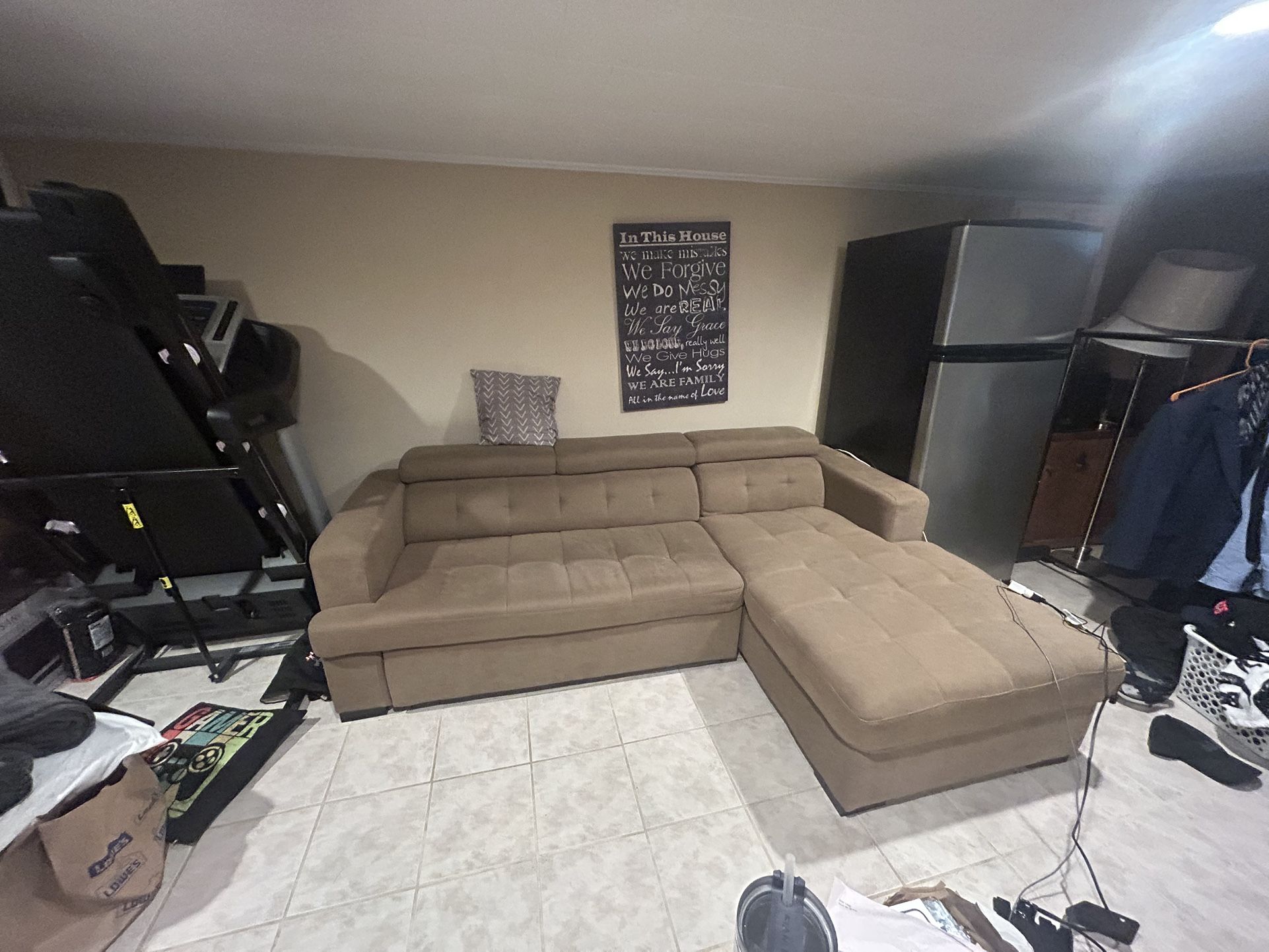 Jordan’s Furniture Couch / Bed
