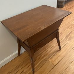Willett  Vintage Mid Century modern Side Table (Bakers Table)