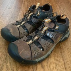 KEEN HIKING SHOES