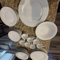 China Set 41 Piece With 22k Band 