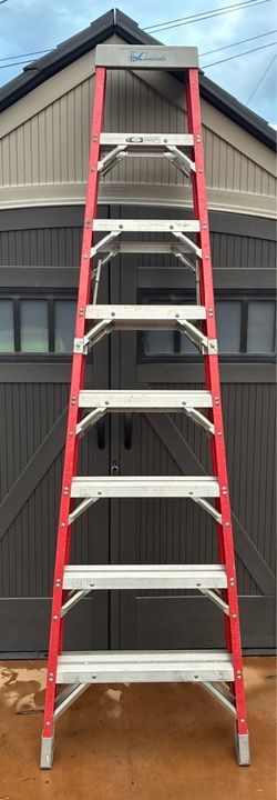 Louisville 8’ type 1A Fiberglass Ladder 300lb rated USA Made