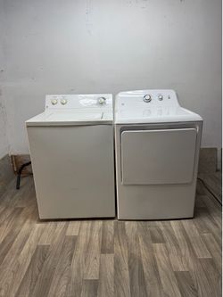 GE washer and gas dryer laundry set