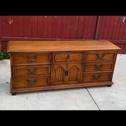 Drexel Heritage Vintage 7-Drawer Long Dresser + 2 Shelves – Excellent Condition