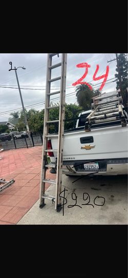 Excellent condition, 24 feet fiberglass extension, Ladders