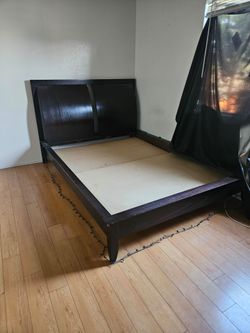 Wooden bed frame for queen size mattress