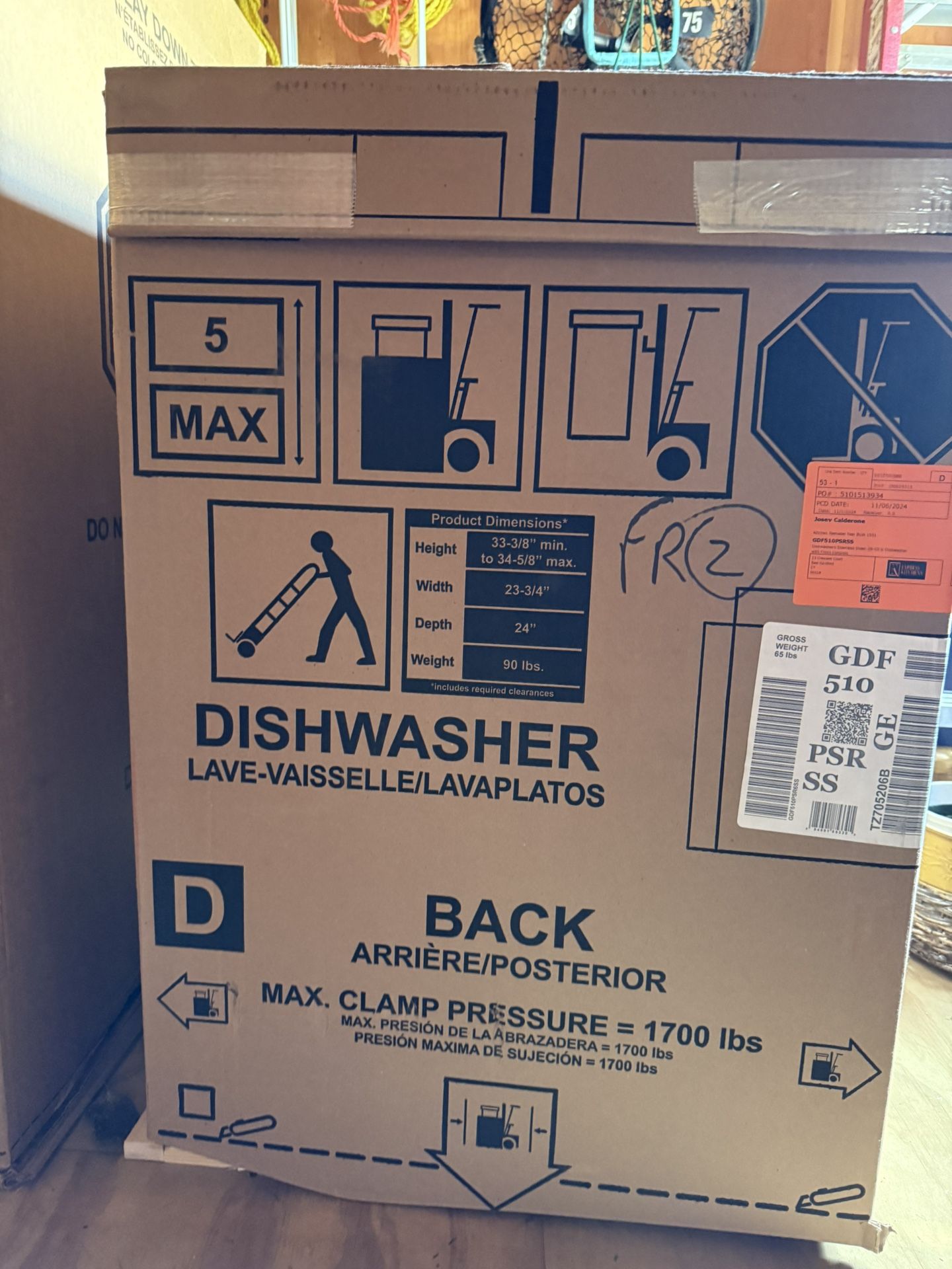 GE® ENERGY STAR® Dishwasher with Front Controls Model #:GDF510PSRSS